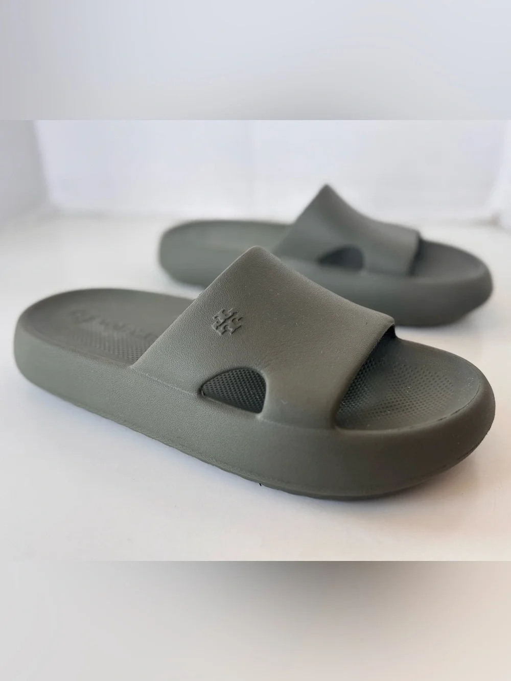 Tory Burch Shower Slides Leccio Olive Green Water Pool Sandals Shoes Size 7